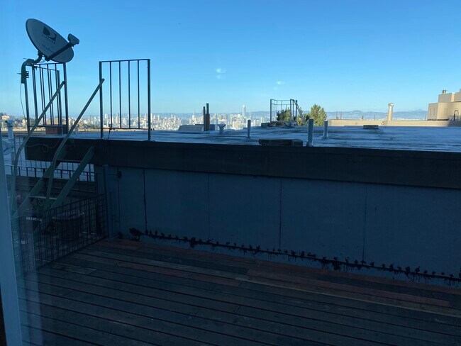 Foto del edificio - 646 Corbett Ave