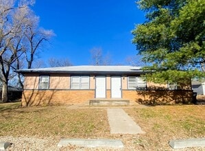 Building Photo - 717 Diebler Pl