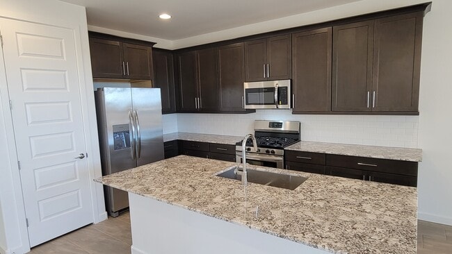 Kitchen - 5927 S Coyote Canyon