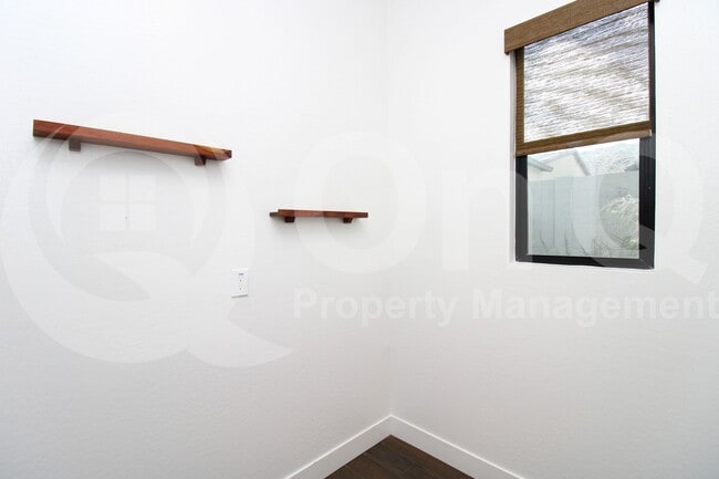 Building Photo - 813 E Corral Rd