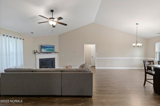 Building Photo - 408 Wind Sail Ct