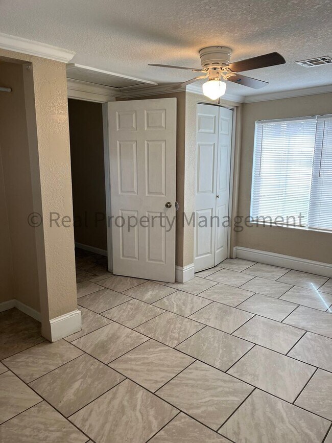Foto del edificio - 2 Bedroom Home With Bonus Room Coming in O...