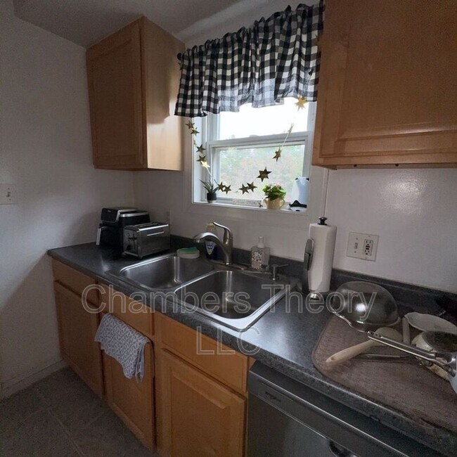 Foto del edificio - 817 N Jefferson St