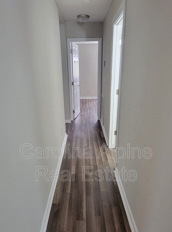 Foto del edificio - 17 Meadowview Ave SW