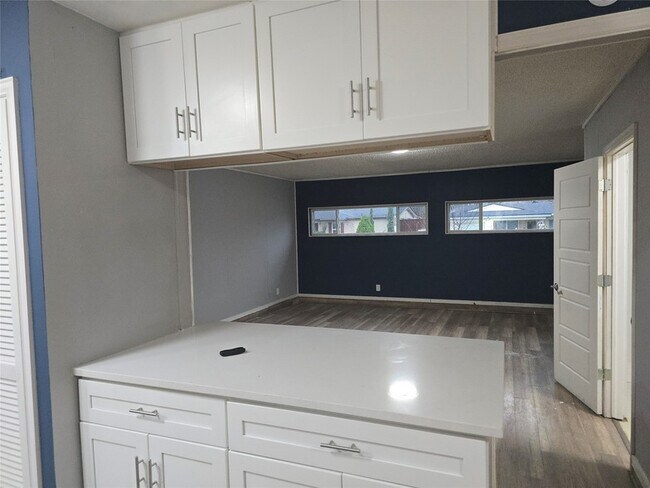 Foto del edificio - 1818 E Lovers Ln