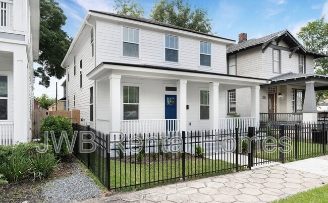 Photo - 1952 Hubbard St House