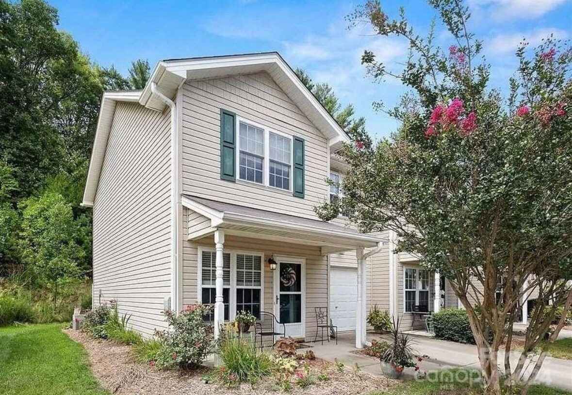 Primary Photo - 206 Farington Cir