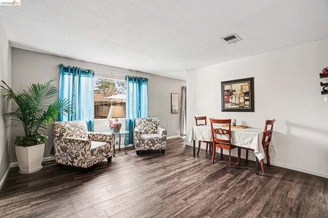Building Photo - 2725 Entrada Cir