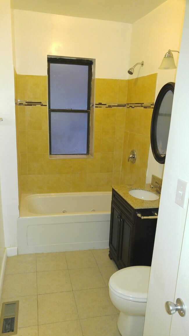 Foto del edificio - 4747 S Langley Ave