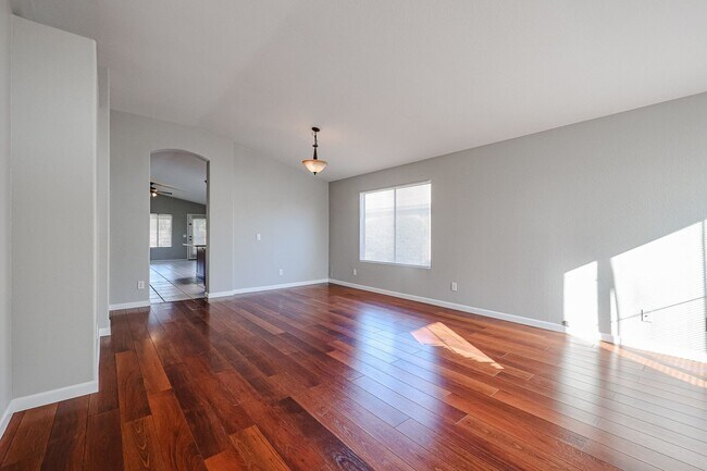 Building Photo - 3BD 2BA HOME IN THE HEART OF CHANDLER WITH...