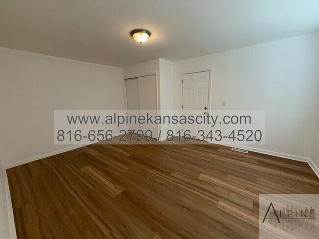 Building Photo - Cozy Updated Home