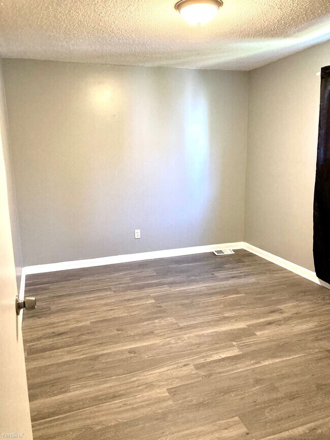 Building Photo - 3 br, 1.5 bath House - 3348 John Daly St