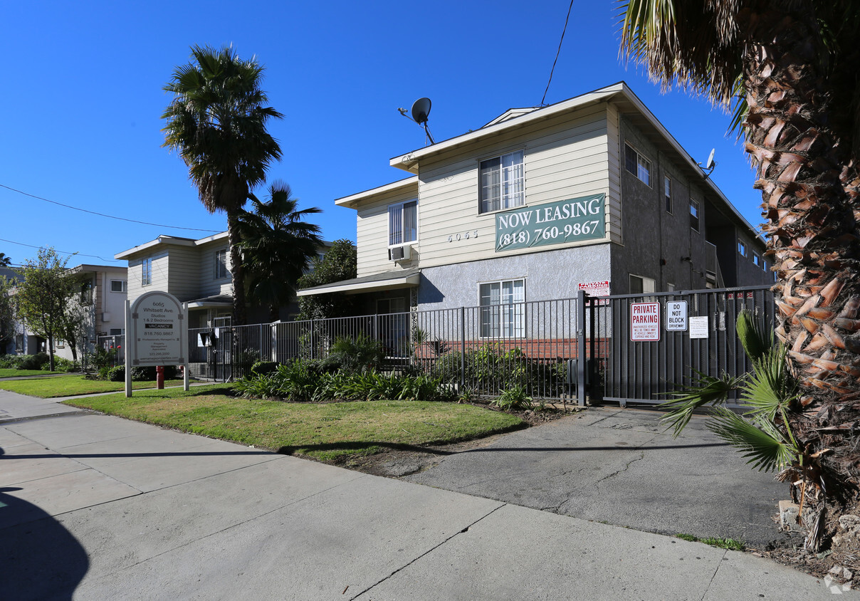 Foto principal - Whitsett Courtyard Apartments