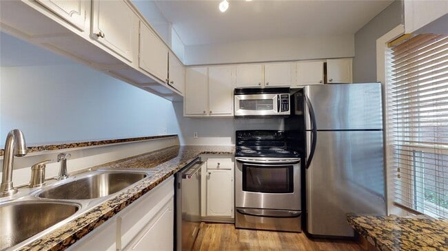 Building Photo - 1205 Autrey St