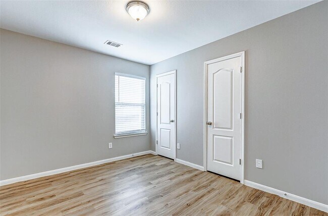 Foto del edificio - 12943 Pecan Shores Dr