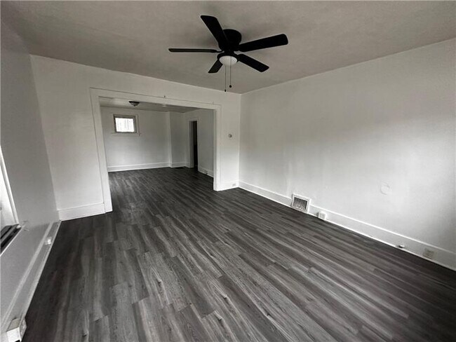 Foto del edificio - 410 Hallam Ave