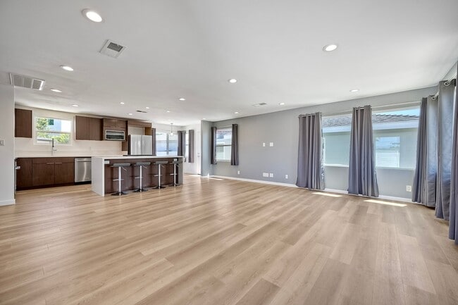 Building Photo - 6258 Pembroke Dr