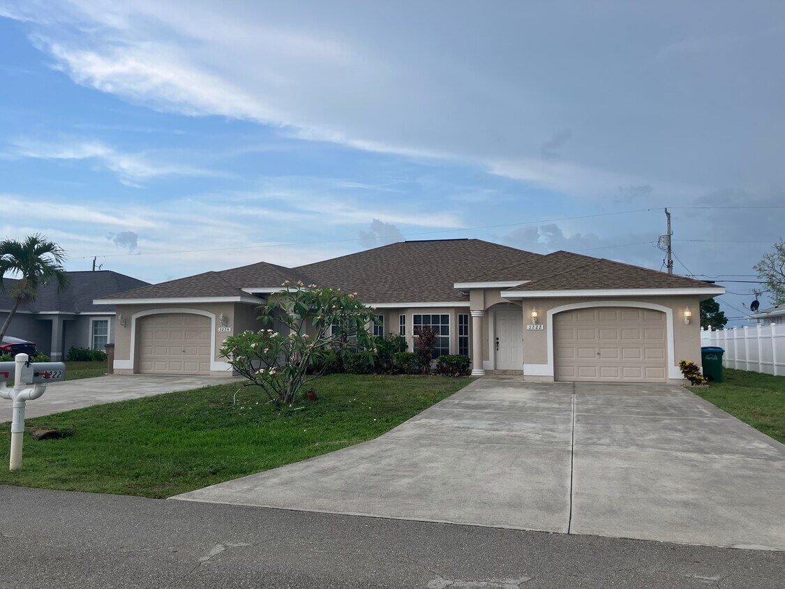 Front exterior view - 3222 SW 7th Pl (Cape Coral, FL)