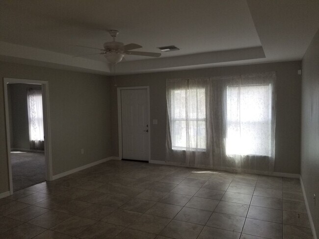 Foto del edificio - 3/2 Home with Fenced in Yard on Freshwater...