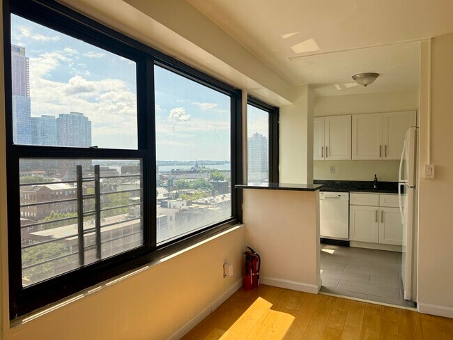 Foto del edificio - 135 Montgomery St