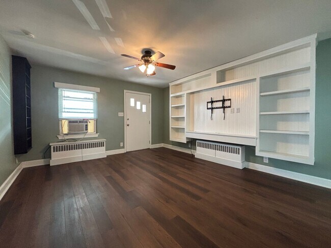 Building Photo - 120 Prairie Ave