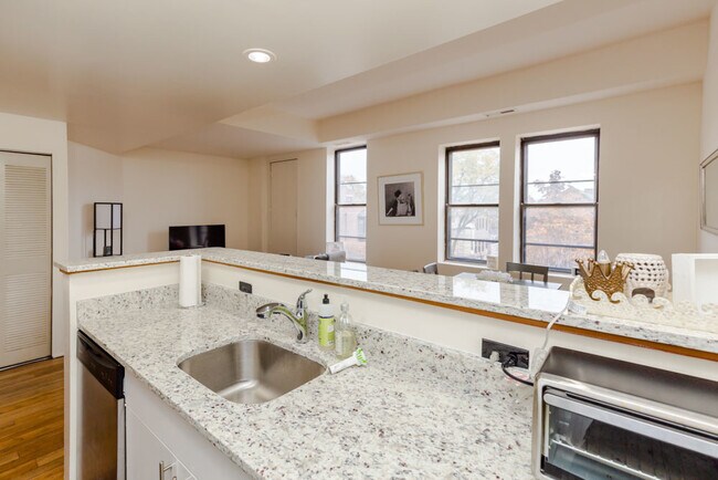 Foto del edificio - 1048 W Dickens Ave