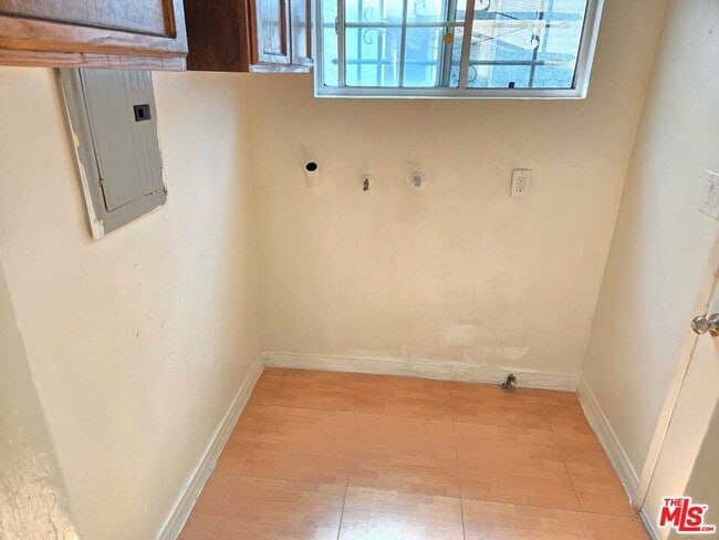 Building Photo - 1413 W 99th St