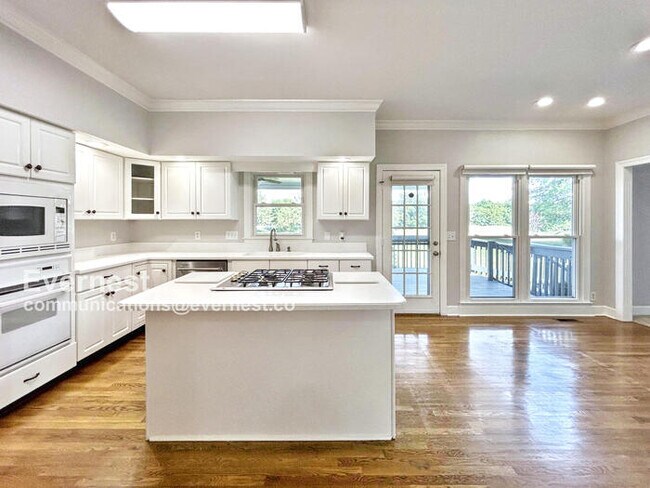 Building Photo - Spacious 5-Bedroom Home with Modern Amenit...