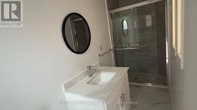 Building Photo - 65 Drakefield Rd