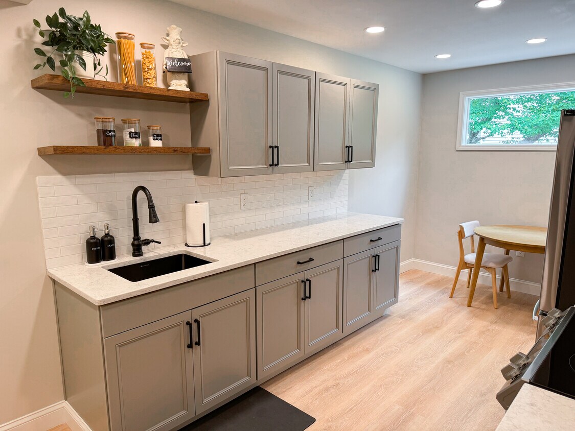 Foto principal - 4056 Lenox Park Dr