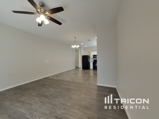 Foto del edificio - 15409 W Cameron Dr
