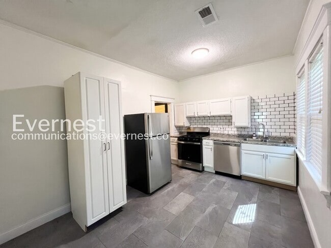 Foto del edificio - 1489 Faxon Ave