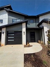 Building Photo - 1116 Emilia Ave
