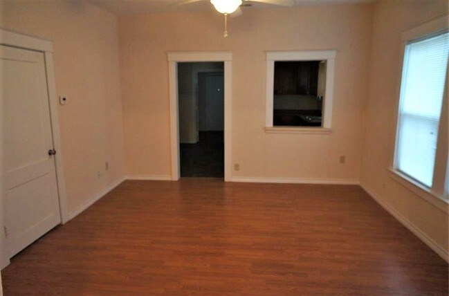 Foto del edificio - 815 N Virginia St