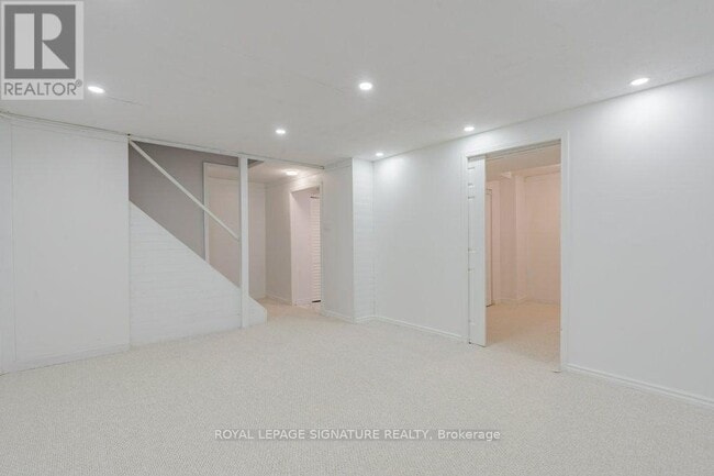 Building Photo - 48 Lawndale Crescent