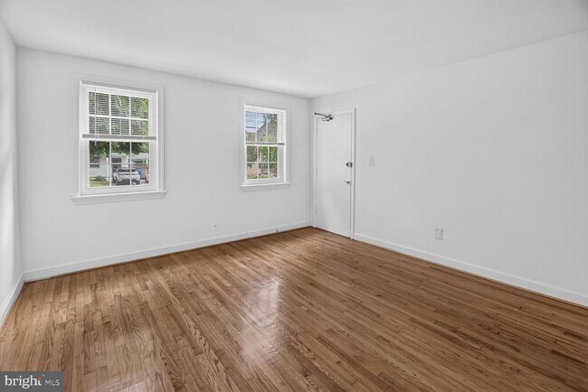 Foto del edificio - 7818 Tilbury St