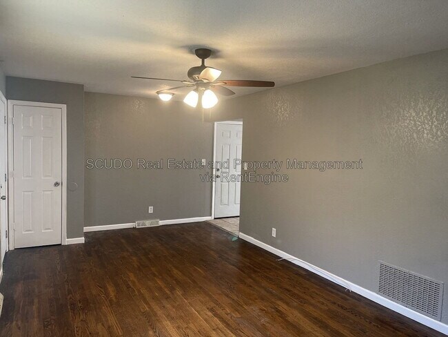 Foto del edificio - 11219 Ditman Ave