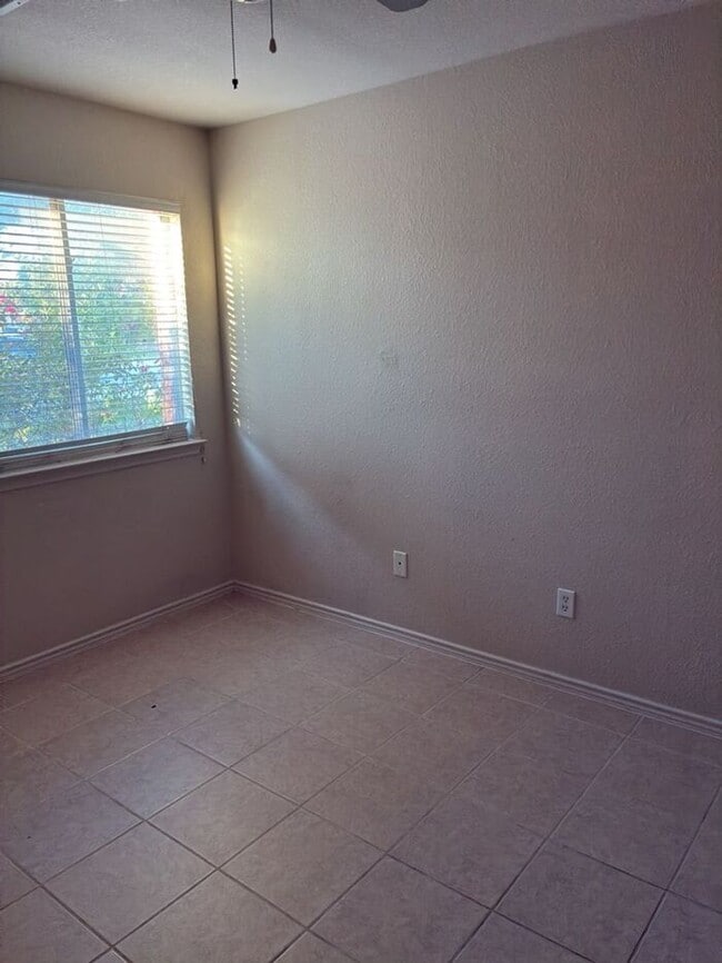 Building Photo - Charming 3BR 2BA w/ Attached Garage • Covered Patio in Pflugerville