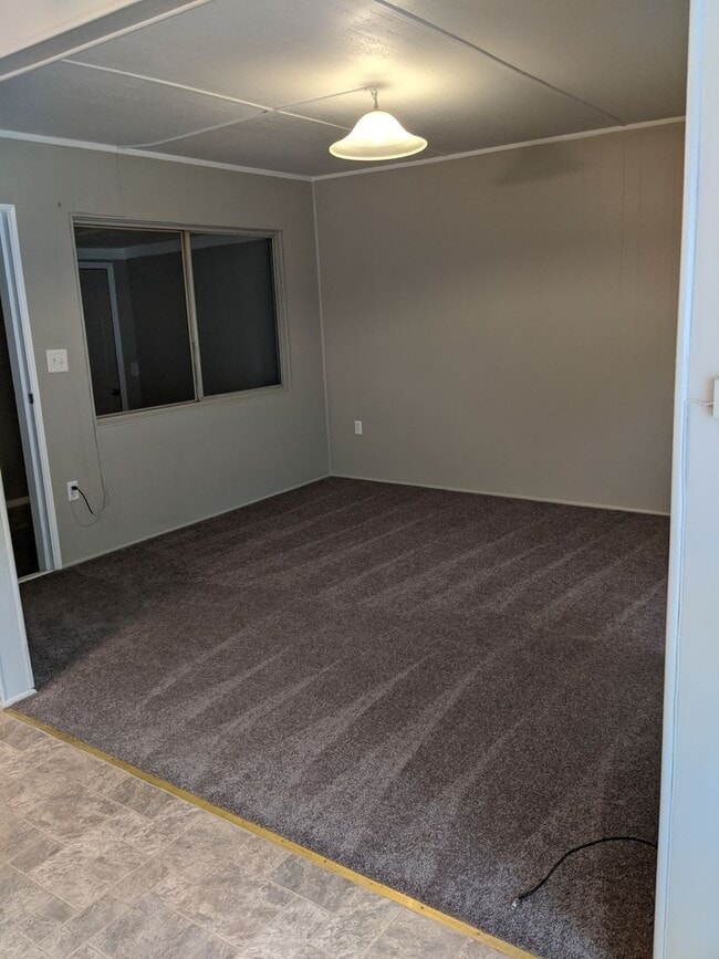 Building Photo - Cozy Cottage Available!