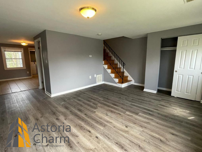 Building Photo - Newly Renovated 3bed/2.5bath Townhouse in ...