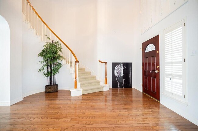 Foto del edificio - 215 Wildmoor Ct