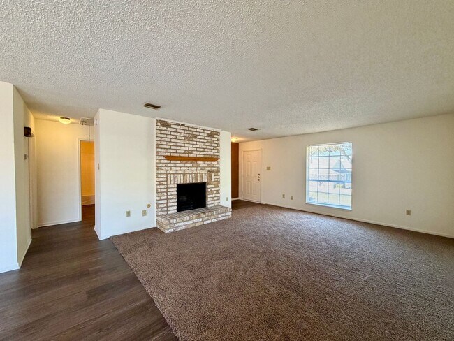 Building Photo - Duplex