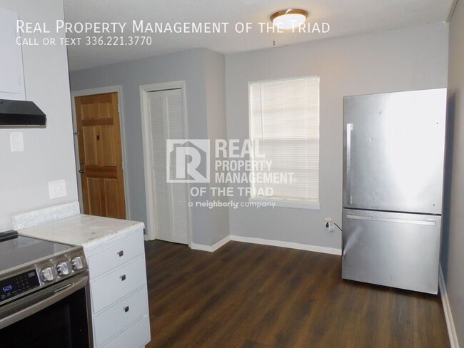 Foto del edificio - Main level 2BR/1BA unit available now