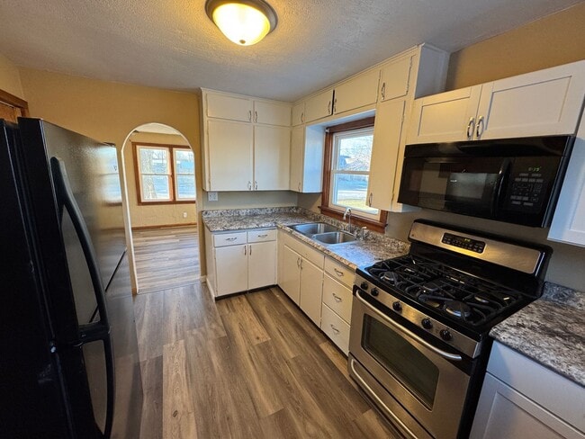 Building Photo - Cozy 2-Bedroom Home In a Peaceful Neighborhood!