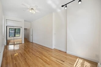 Building Photo - 11-25 47th Ave