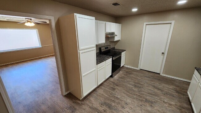 Foto del edificio - Half off first full month's rent/Southwest...