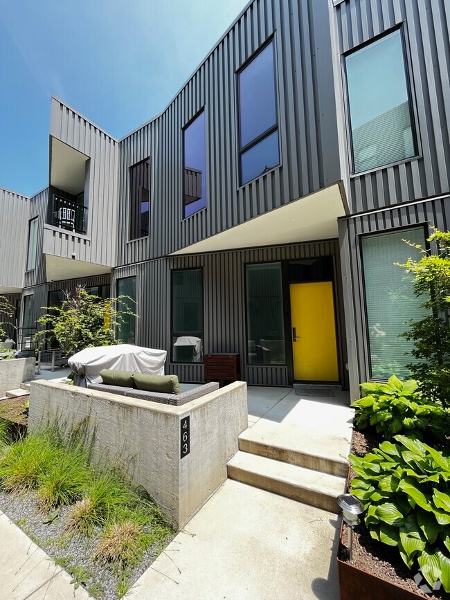 Building Photo - 463 Frontline Cove