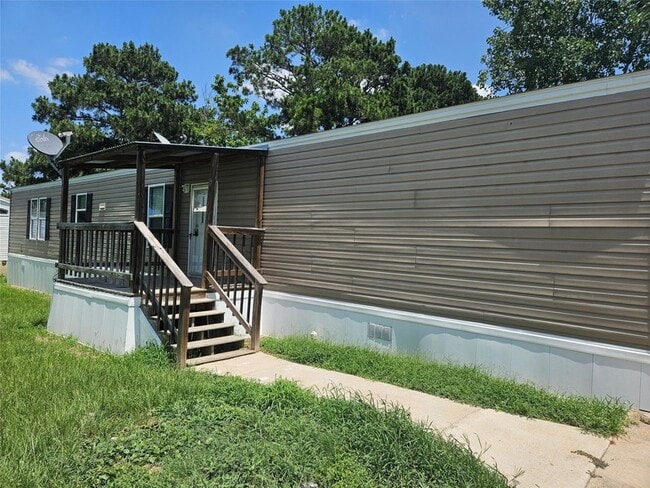 Building Photo - 112 Bosque