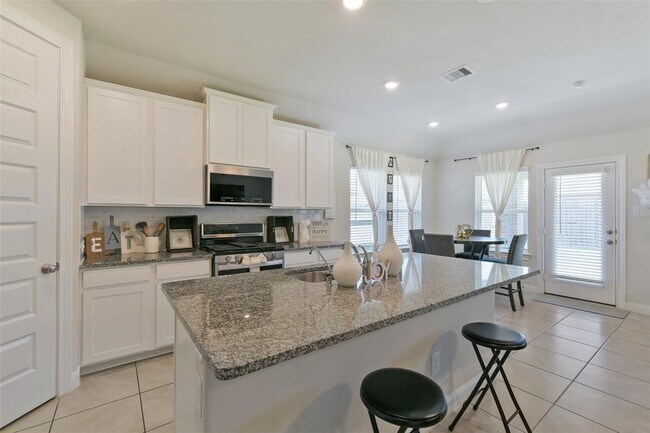 Building Photo - 8902 Jasper Lake Dr
