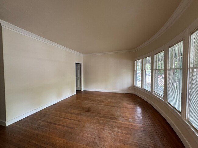 Foto del edificio - 2 Bedroom Unit in the the old Beta Theta Pi Fraternity House near UofO Campus